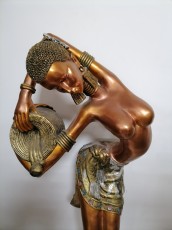 Девушка Африканка статуя