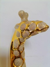 жираф статуя золото