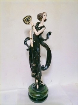 девушка в черном статуя ― ИГРУШКИ И СУВЕНИРЫ ОПТОМ В НОВОСИБИРСКЕ