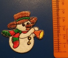 термонаклейка снеговик с дудкой