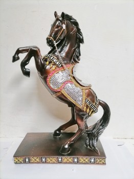 Лошадь статуя ― ИГРУШКИ И СУВЕНИРЫ ОПТОМ В НОВОСИБИРСКЕ