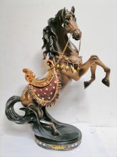 лошадь статуя
