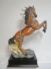Лошадь статуя 