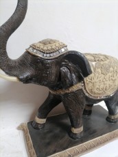 слон статуя