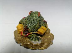 жаба трехлапая на деньгах статуэтка цветная