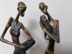 Девушка Африканка с ребенком статуя