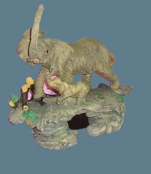 слоны на подставке статуя ― ИГРУШКИ И СУВЕНИРЫ ОПТОМ В НОВОСИБИРСКЕ
